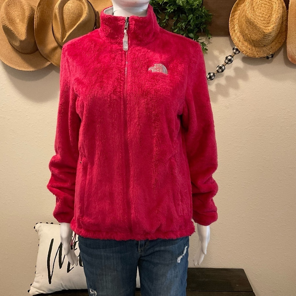 NWOT, Northface “Pink Fuzzy” Osito Jacket in a Woman’s Size Small. Pink and Gray